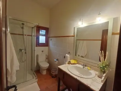 Un baño de Águilas de Fuente Empedrada