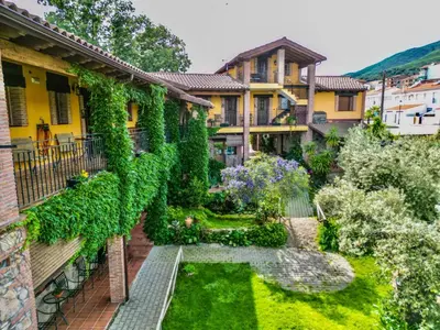 Jardín al aire libre en Hotel Rural La Covacha