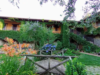 Jardín al aire libre en Hotel Rural La Covacha