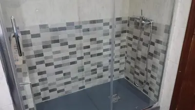 Un baño de Apartamentos Salamanca Plaza Del Oeste 4 dormitorios, 2 baños , Parking