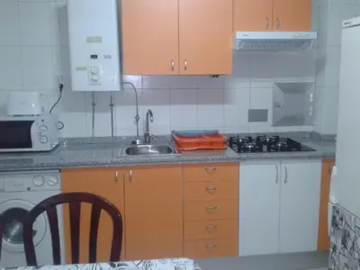 Una cocina o zona de cocina en Apartamentos Salamanca Plaza Del Oeste 4 dormitorios, 2 baños , Parking