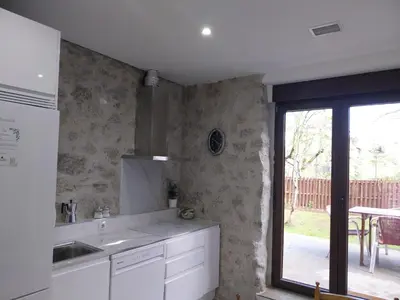 Una cocina o zona de cocina en LR BÉJAR JARDíN