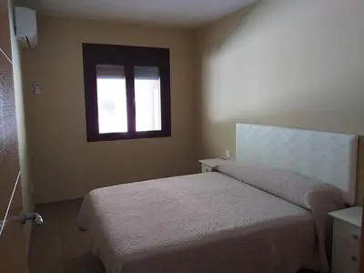 Cama o camas de una habitación en Carreras Beach Candeleda Casa en piscina natural
