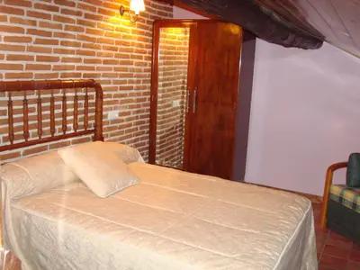 Cama o camas de una habitación en casa rural la tramonera