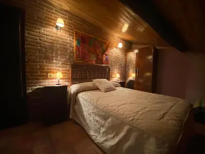 Cama o camas de una habitación en casa rural la tramonera