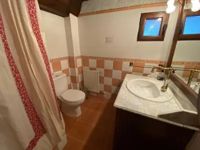 Un baño de casa rural la tramonera