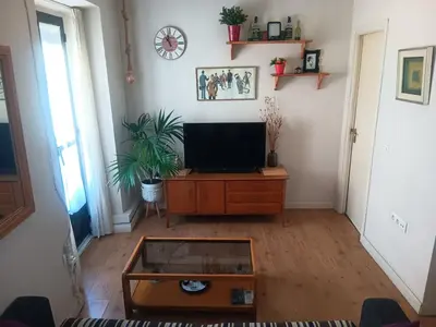 Una televisión o centro de entretenimiento en Apartamento OGUM Cáceres
