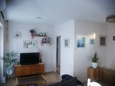 Una televisión o centro de entretenimiento en Apartamento OGUM Cáceres