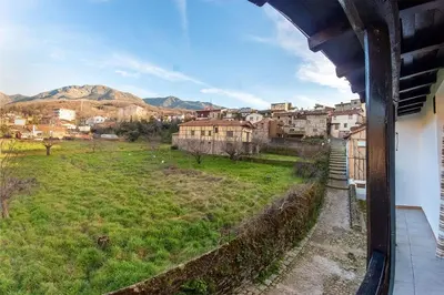 Vista general de una montaña o vista desde the country house