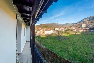 Vista general de una montaña o vista desde the country house