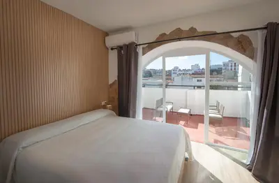 Cama o camas de una habitación en Destino Deluxe Suite Alvear Cáceres