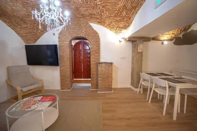 Una televisión o centro de entretenimiento en Destino Deluxe Suite Alvear Cáceres