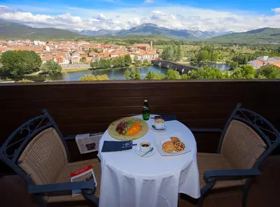 Comida en o cerca de este hotel