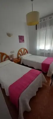 Cama o camas de una habitación en Hostal Las Cadenas