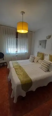 Cama o camas de una habitación en Hostal Las Cadenas