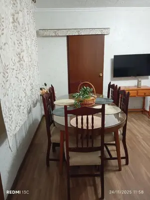 Una televisión o centro de entretenimiento en La casita