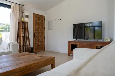 Una televisión o centro de entretenimiento en Villa Higuerita