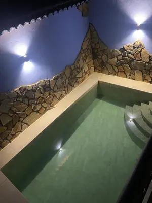 Piscina en o cerca de La Casa del Pueblo con piscina y barbacoa