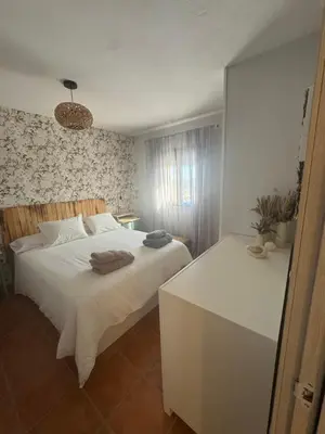 Cama o camas de una habitación en La Casa del Pueblo con piscina y barbacoa