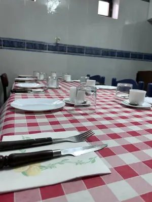 Un restaurante o sitio para comer en Hostal Rural Dos Hermanos