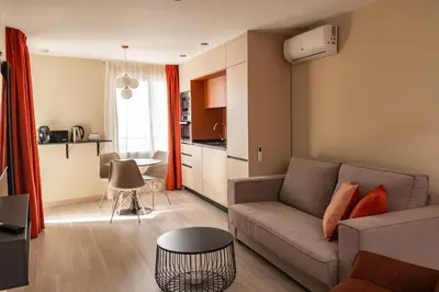 Zona de estar de Qazris Suites