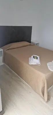 Cama o camas de una habitación en Hostal del Currante Babilafuente