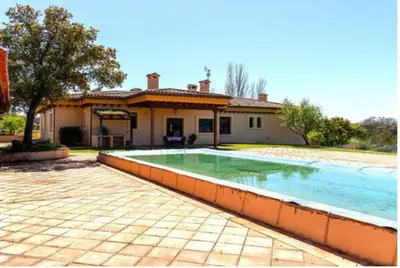 Piscina en o cerca de La encina del pastor