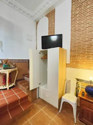 Una televisión o centro de entretenimiento en Estudio El Santo 1
