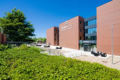 Jardín al aire libre en Livensa Living Salamanca Albergue Juvenil