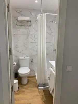 Un baño de Casa Camino Real a Guadalupe