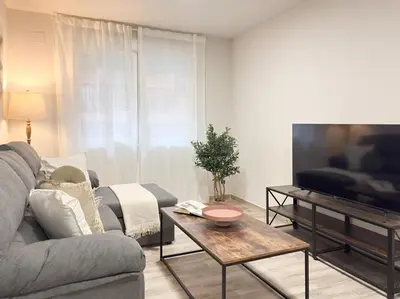 Una televisión o centro de entretenimiento en ChillaHomes 001