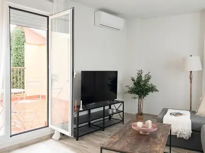 Una televisión o centro de entretenimiento en ChillaHomes 103