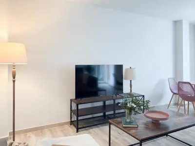 Una televisión o centro de entretenimiento en ChillaHomes 203