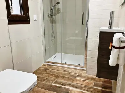 Un baño de Los Nidos de Nines