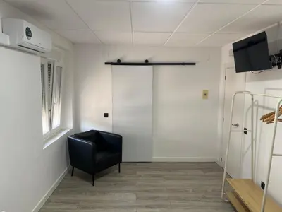 Una televisión o centro de entretenimiento en Hostal Las Cruceras