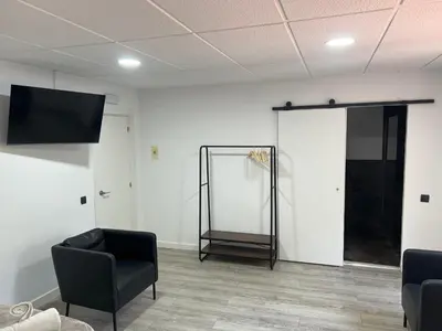 Una televisión o centro de entretenimiento en Hostal Las Cruceras