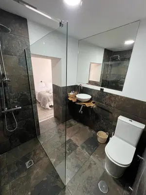 Un baño de Hostal Las Cruceras