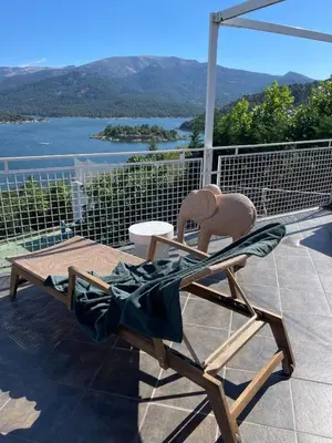 Plano de Villa con piscina, jacuzzi y basket junto al lago de El Burguillo
