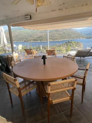 Plano de Villa con piscina, jacuzzi y basket junto al lago de El Burguillo