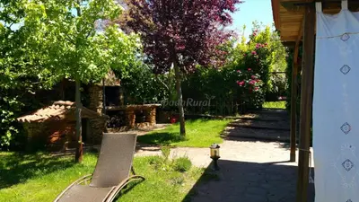Jardín al aire libre en LA FRAGUA casa rural