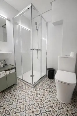 Un baño de SRR B&Business