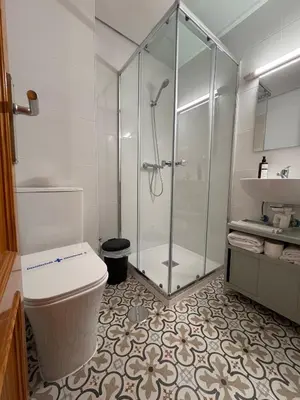 Un baño de SRR B&Business