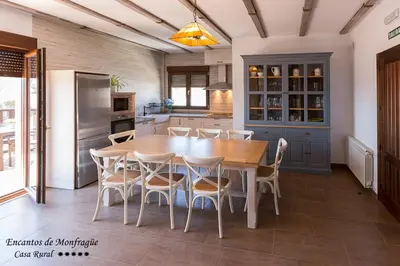 Una cocina o zona de cocina en Encantos De Monfragüe