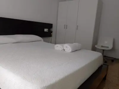 Cama o camas de una habitación en Piso Amplio en el Centro de Salamanca, TV, WiFi