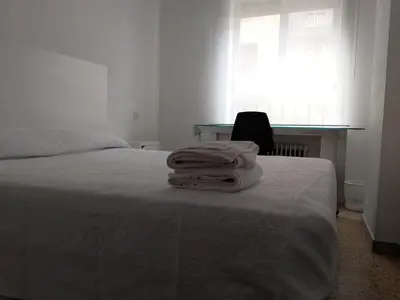 Cama o camas de una habitación en Piso Amplio en el Centro de Salamanca, TV, WiFi