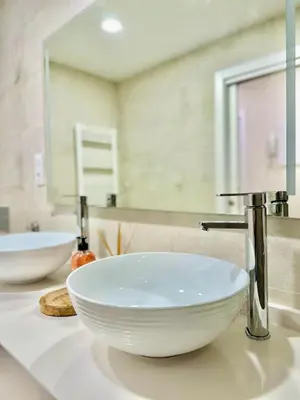 Un baño de La Beltraneja XIII Apartamento con encanto en el casco histórico