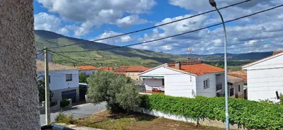 Vista general de una montaña o vista desde la casa o chalet