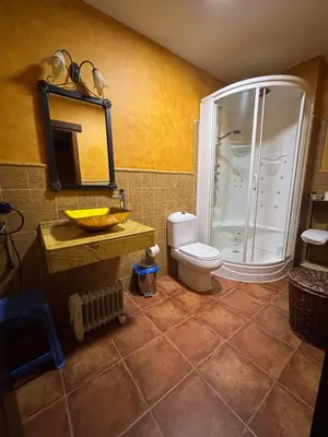 Un baño de Apartamentos los Olivos