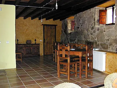 Un restaurante o sitio para comer en Casa Rural La Tablilla y La Terraza