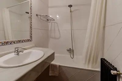 Un baño de HOTEL Ávila Centro
